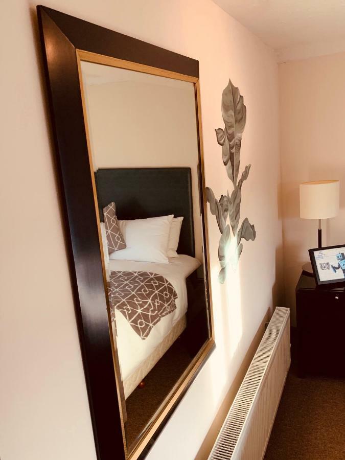 The Swan 3*